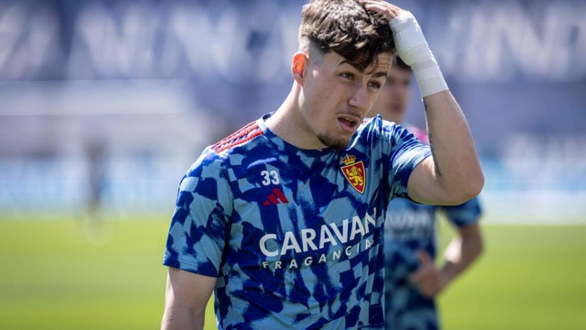 Liso, durante el calentamiento previo al encuentro ante el Mirandés.