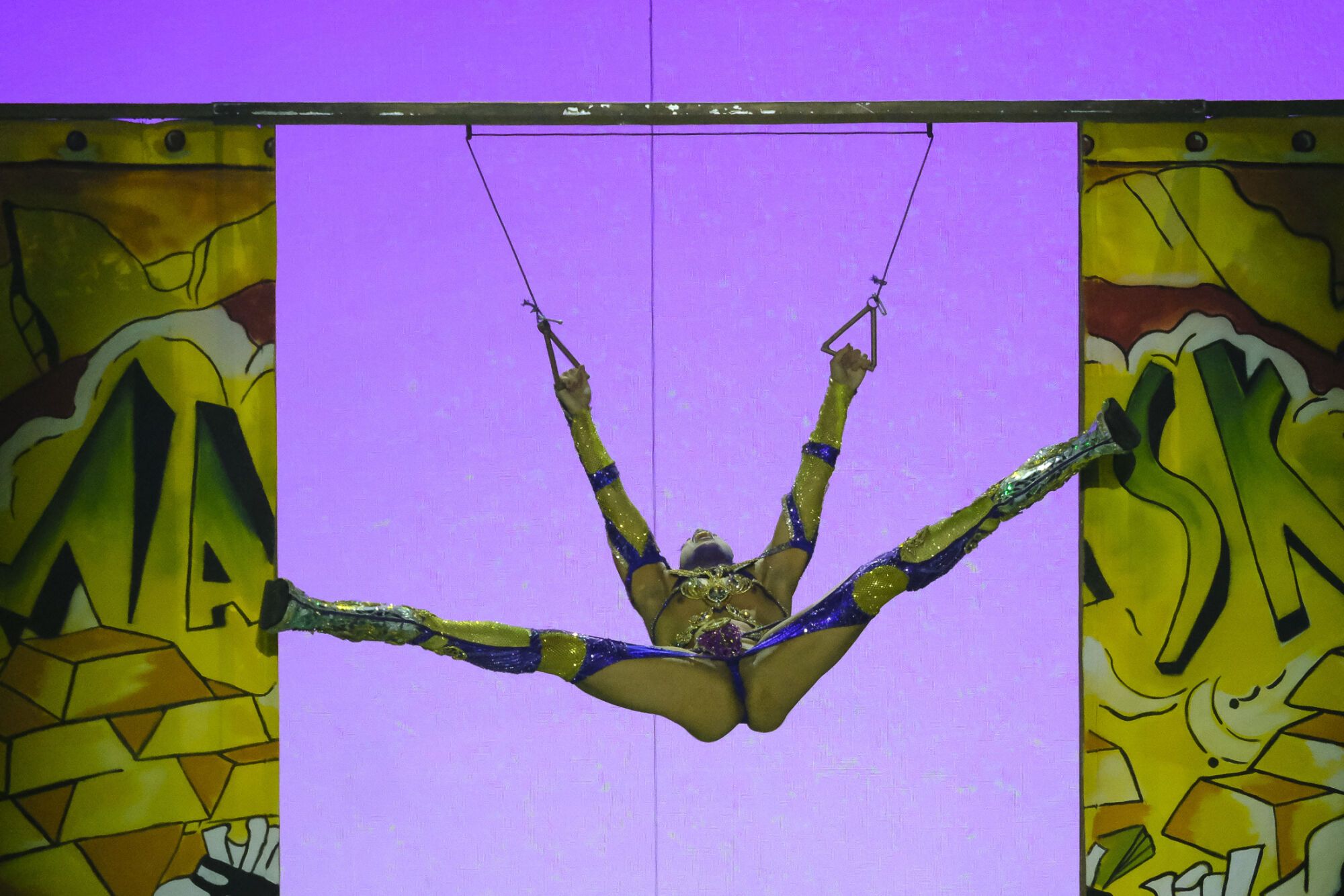 13. Drag Armek (Pedro Llomar Miranda González) Con el patrocinio de Salón Belleza Jared Pascual y con un diseño de Nancy Henríquez González presenta el espectáculo La belleza de lo oculto.