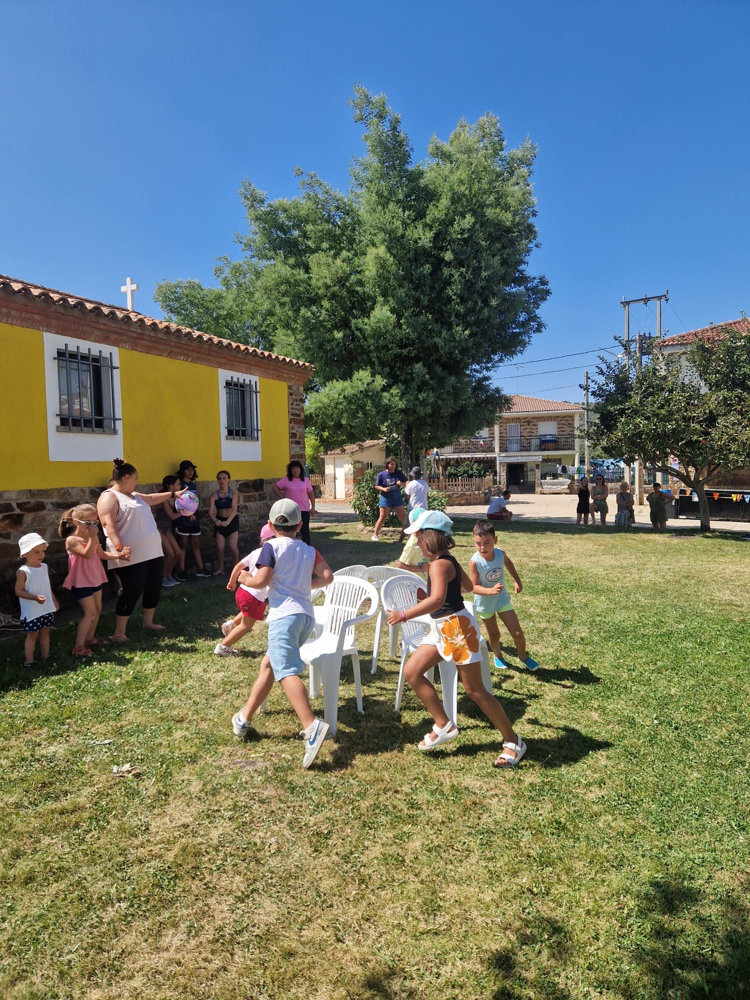 La diversión domina en el arranque de fiestas de Villaflor