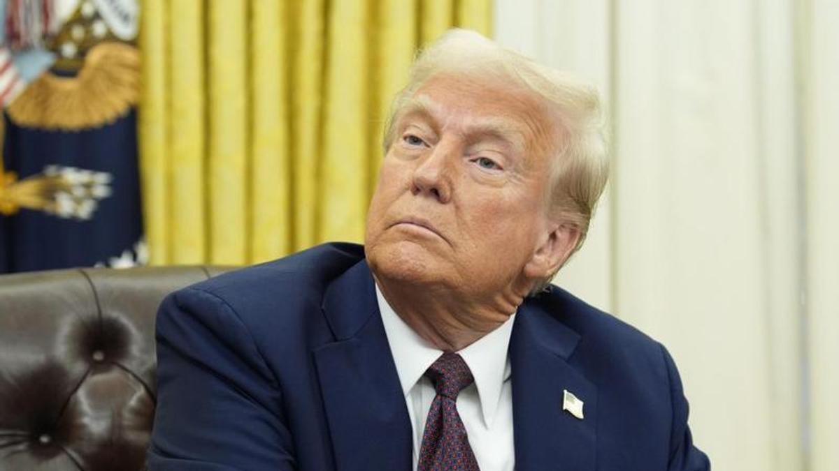El president Donald Trump al Despatx Oval. | YURI GRIPAS / EFE