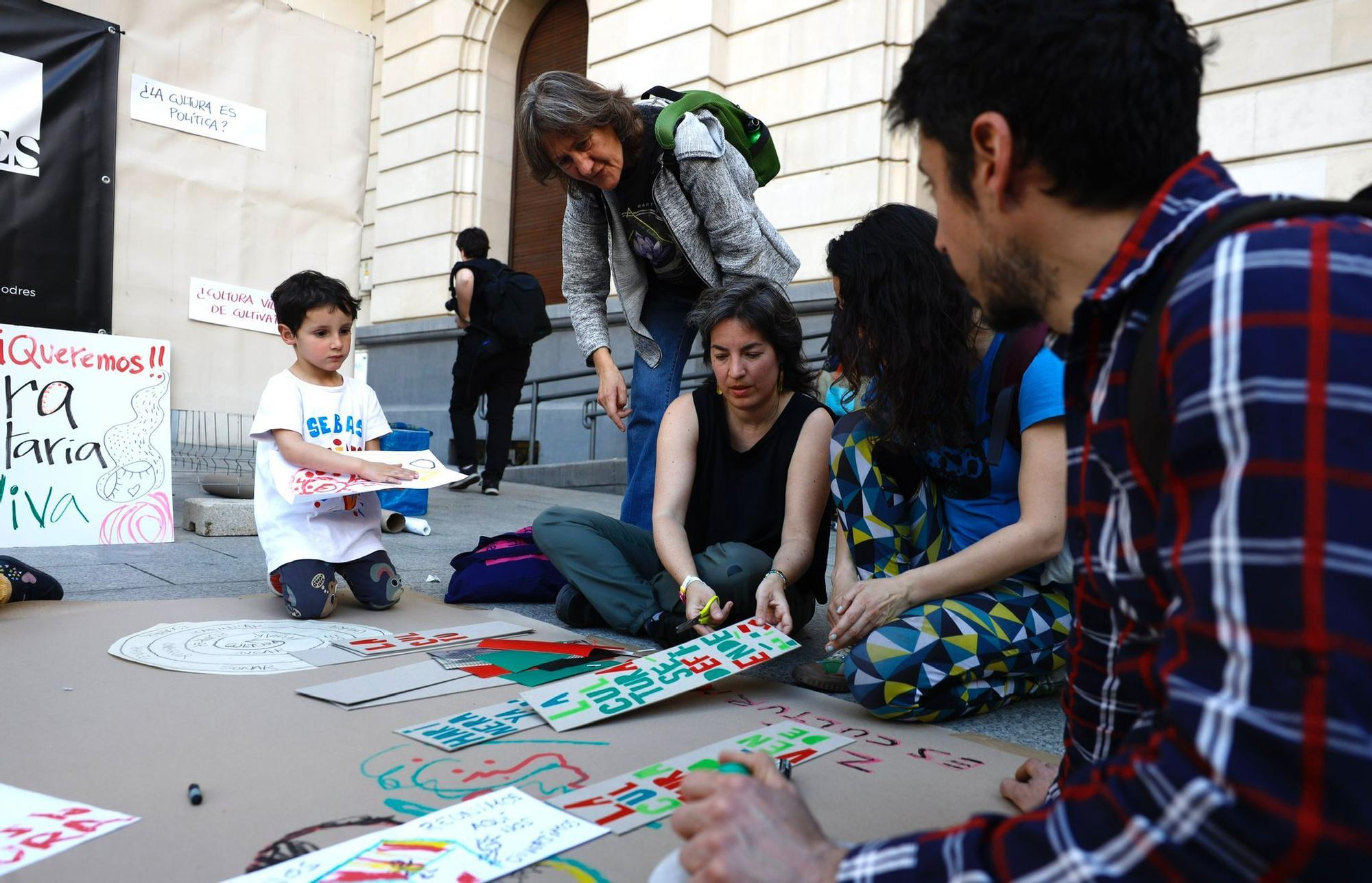 En imágenes | Nueva protesta de Bloque Cultural en la plaza España de Zaragoza