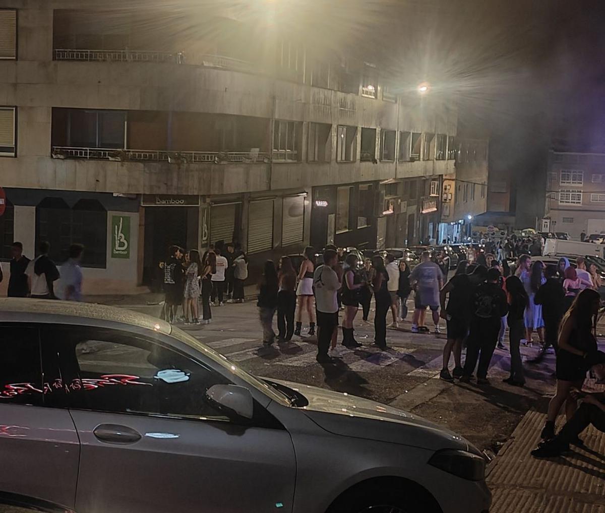 Ambiente, de madrugada, en la Rúa Ferrol. |   // FDV