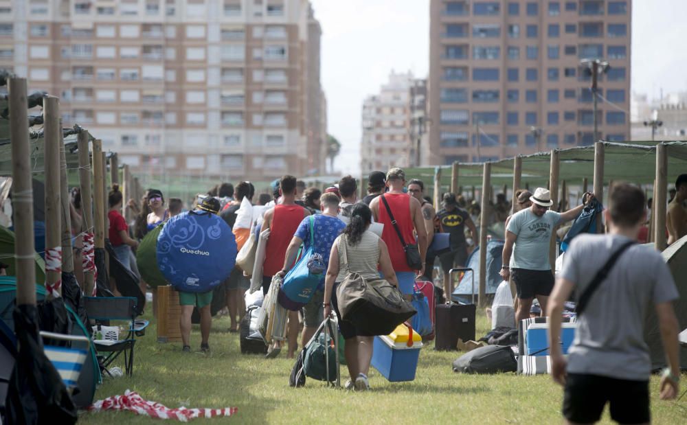 Los primeros campistas llegan al Medusa en Cullera