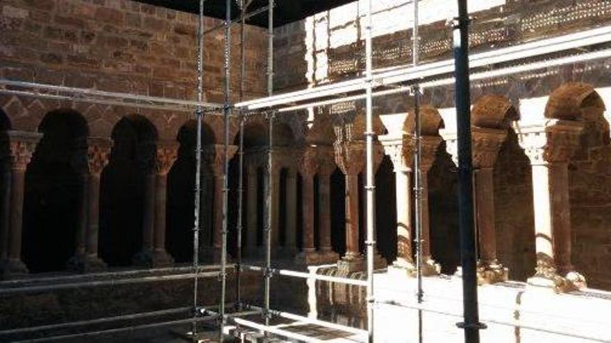 Les bastides ocuparan el claustre del monestir mentre durin les obres de restauració