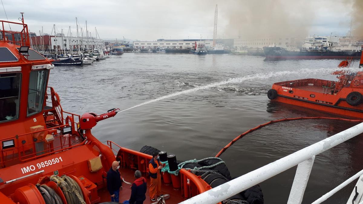 Incendio del pesquero Baffin Bay en el puerto de Vigo