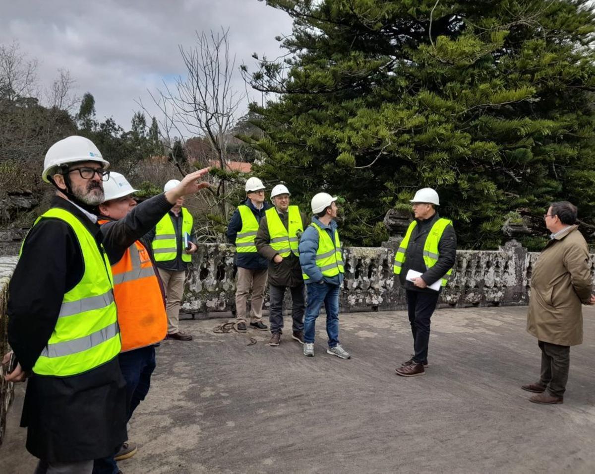 Visita de los técnicos a las instalaciones del Pazo de Lourizán, ayer. | FDV