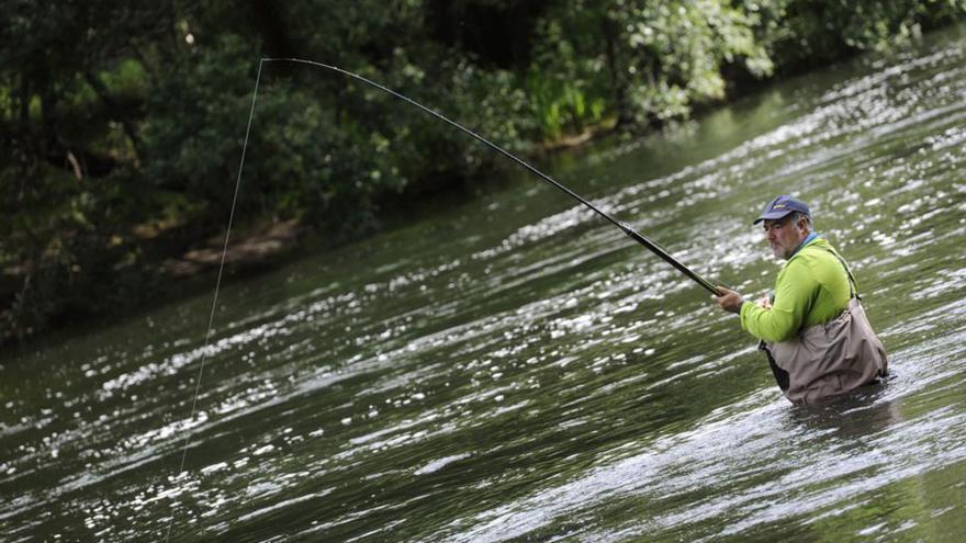 Uno de los pescadores que participó en el campeonato