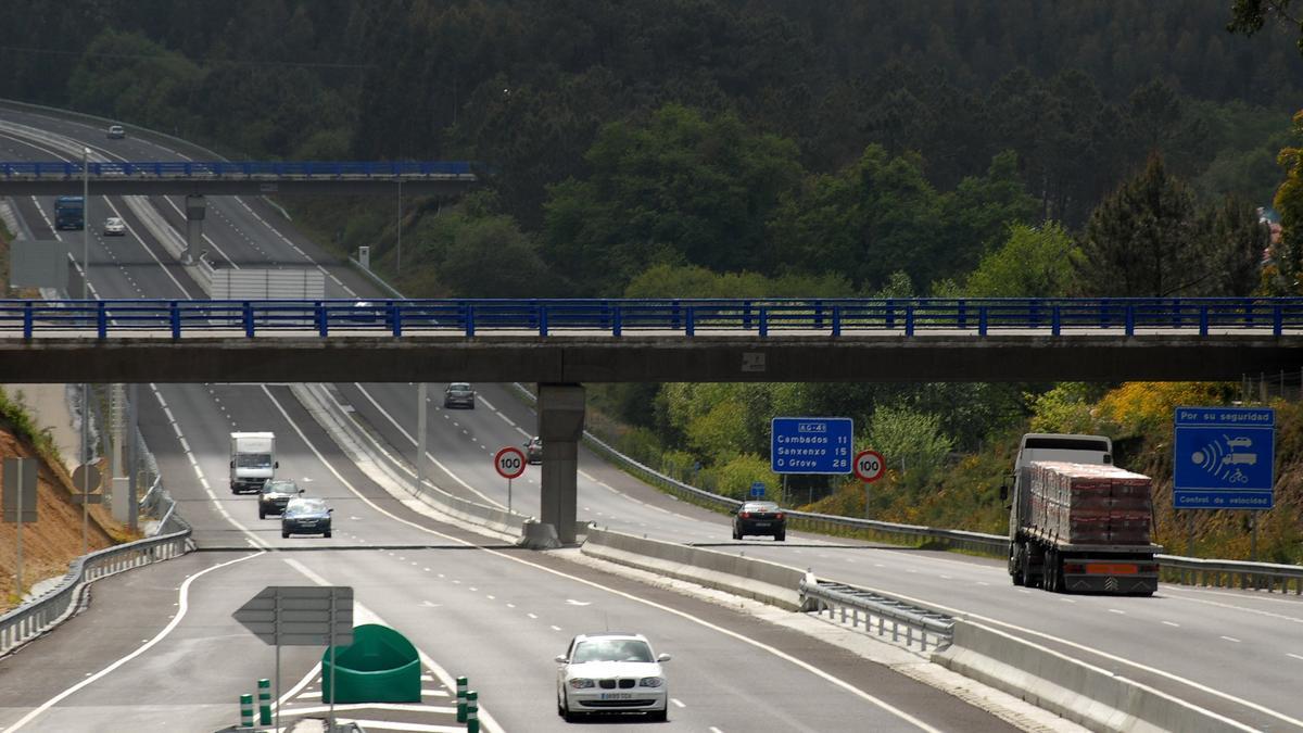 Autovía do Salnés, a su paso por el concello pontevedrés de Meis.