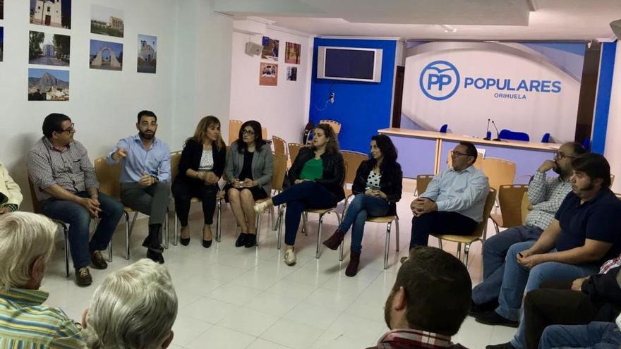 Un momento de la reunión del PP en la sede de Plaza Nueva, en Orihuela