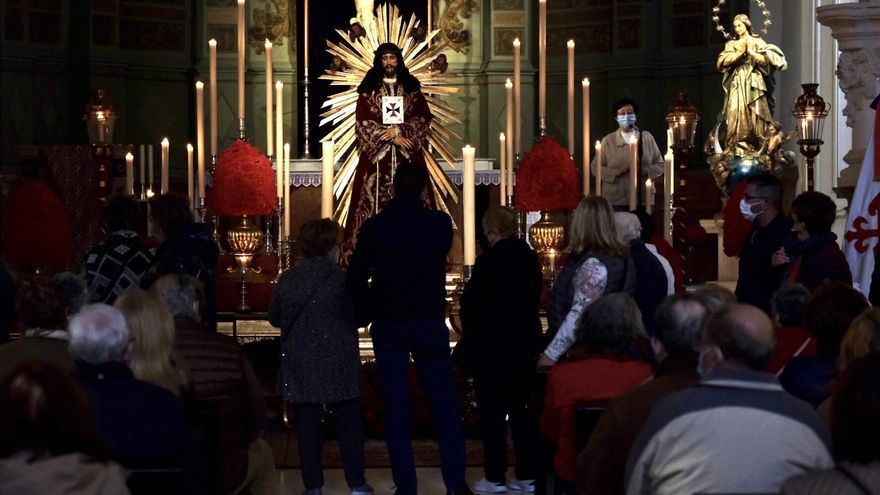 Cristo de Medinaceli: el fervor hace cola cada primer viernes de marzo