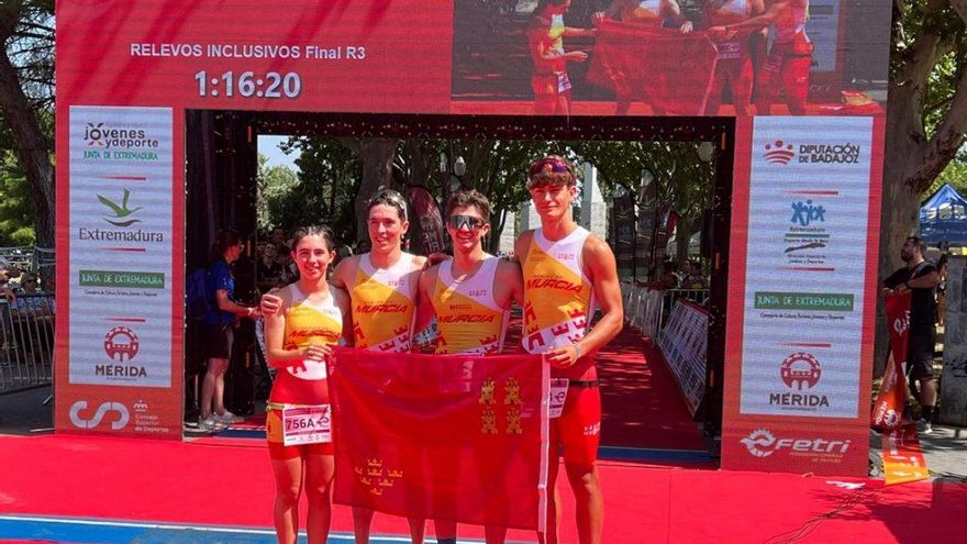 La selección murciana de triatlón se proclama Campeona de España en relevo mixto inclusivo