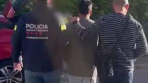 Tres investigats per enviar porno a la víctima del Raval