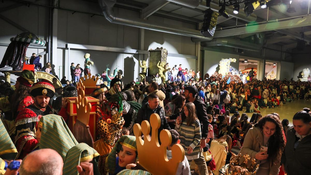 Los Reyes Magos demostraban su poder de convocatoria a pesar de la lluvia.