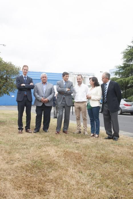 Visita de Javier Fernández a las instalaciones de Central Lechera Asturiana