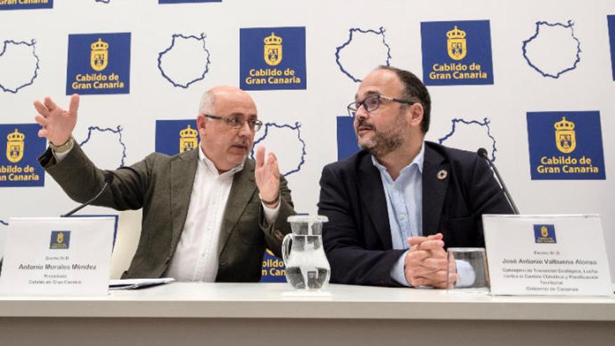 José Antonio Valbuena, consejero de Transición Ecológica del Gobierno, y Antonio Morales, presidente del Cabildo.