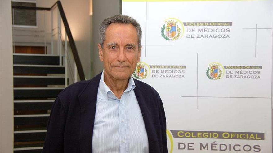 El Colegio de Médicos premia a los profesores Lobo y González