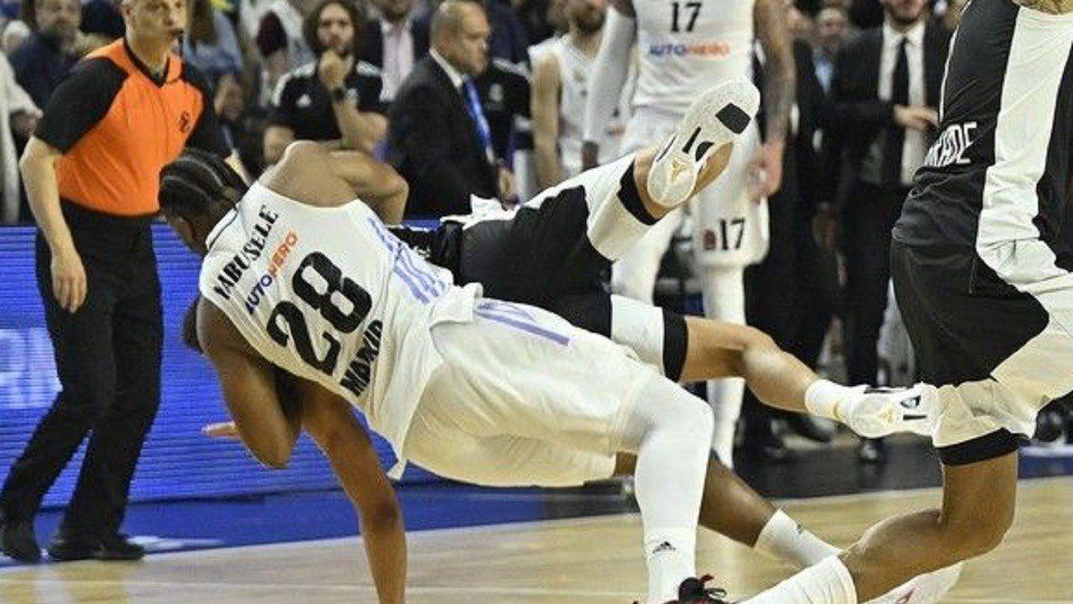 Guerschon Yabusele and Dante Exum, in the Euroleague Playoff