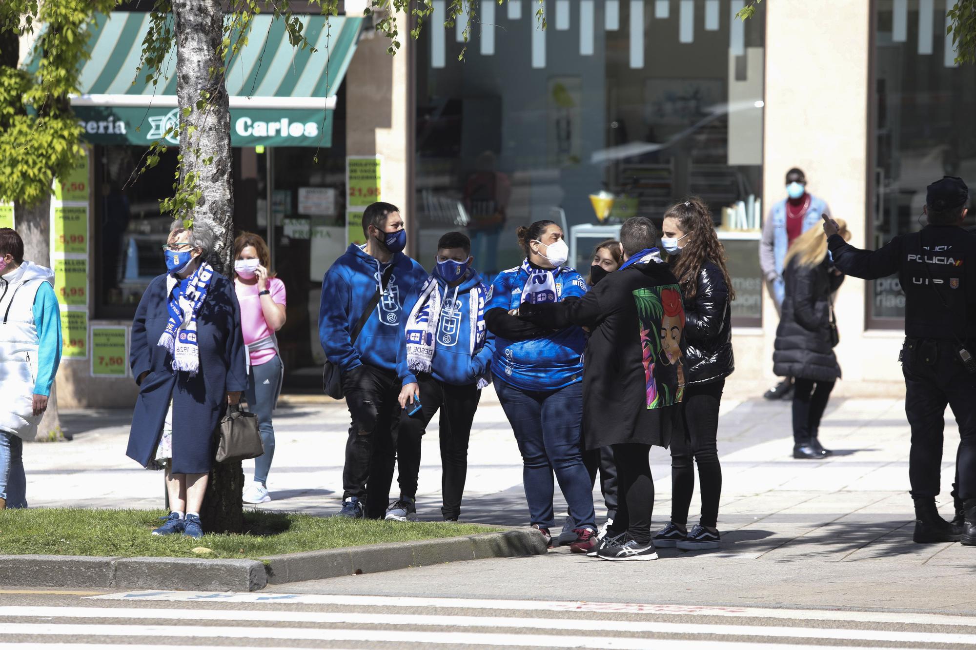 Así fue la salida de los jugadores del Real Oviedo hacia Gijón