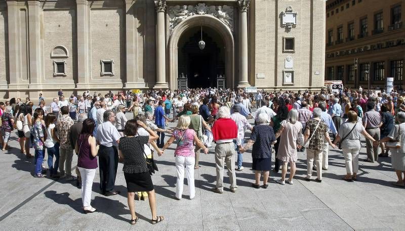 Fotogalería de la cadena humana  organizada por AFEDAZ