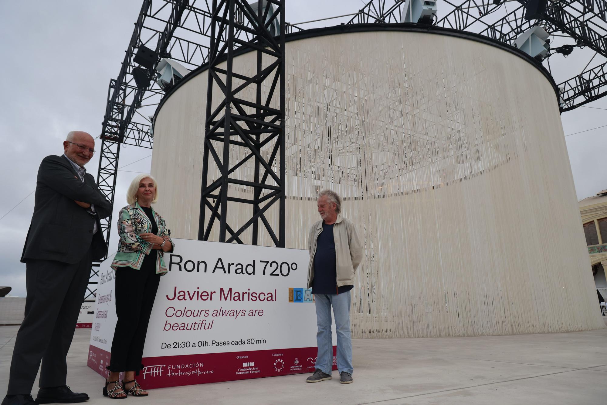 Juan Roig, Hortensia Herrero y Javier Mariscal este viernes en La Marina.