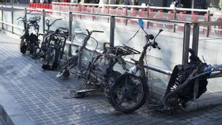 La cruz de la Mercè: un apuñalamiento mortal y vandalismo en la plaza de España