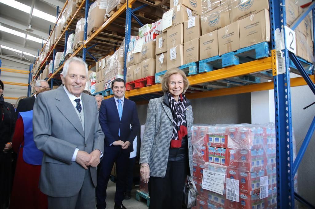 La Reina Sofía visita el Banco de Alimentos en Córdoba