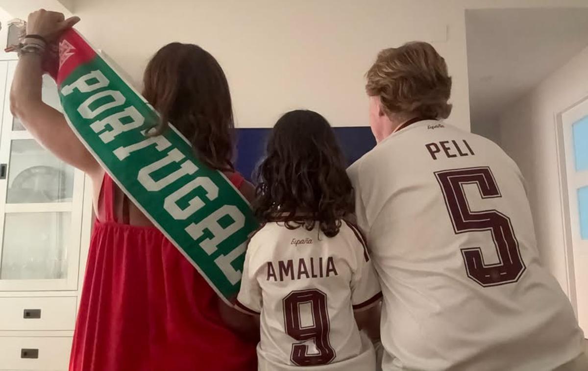 Ignacio Gragera, a la derecha, junto a su esposa, Maria Morais, y su hija, Amalia.
