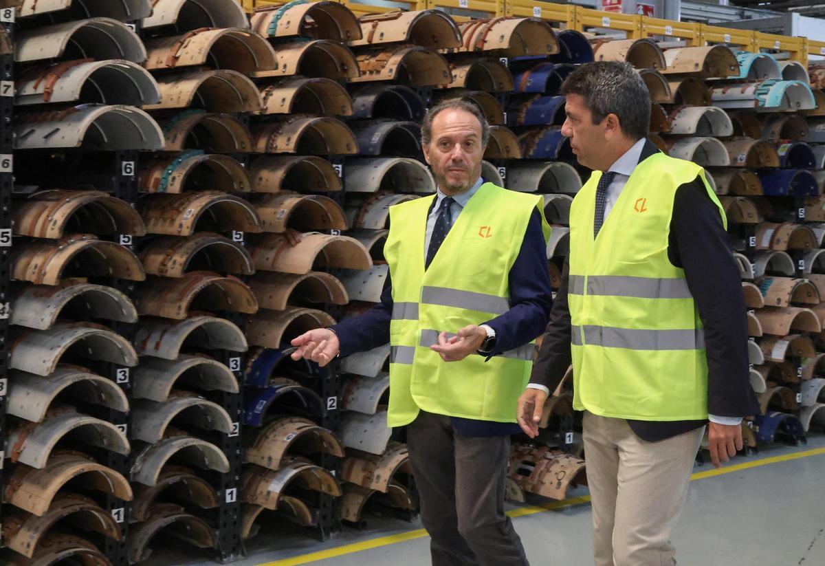 Mazón durante su visita a las instalaciones