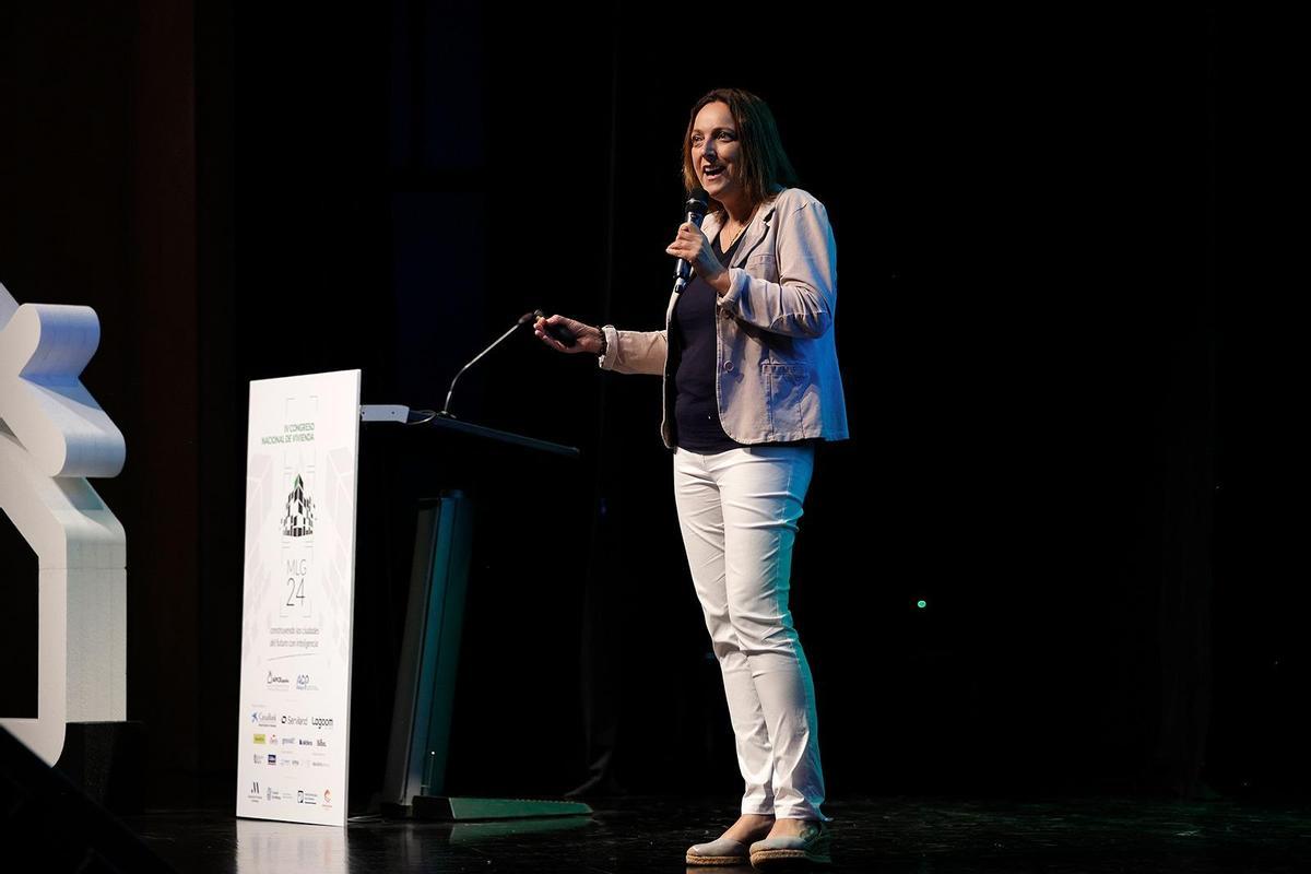 Judit Montoriol, economista jefe de CaixaBank Research, durante su intervención en el IV Congreso Nacional de Vivienda organizado por la APCE