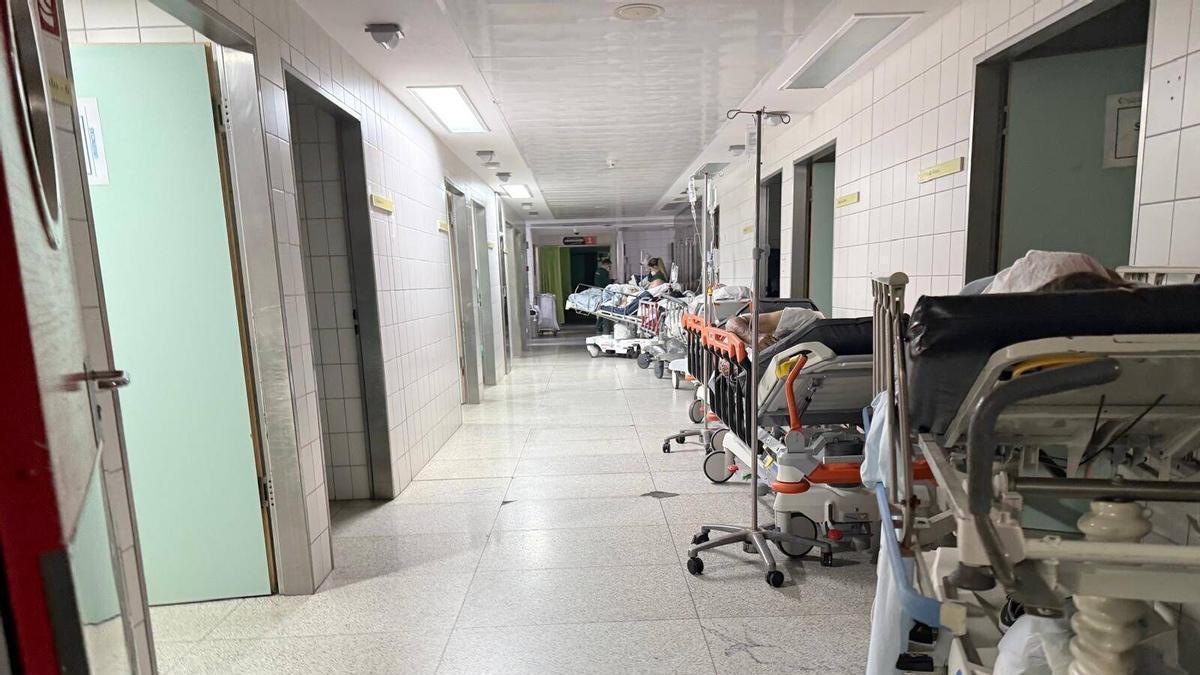 Situación de los pasillos de urgencias del HUC el 5 de junio de 2026