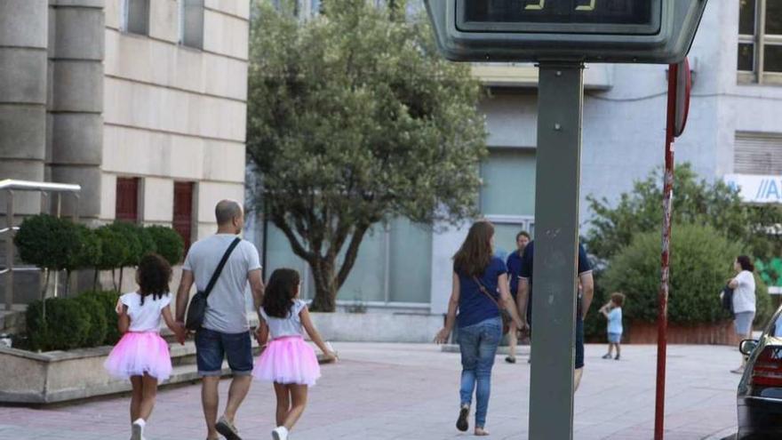 El termómetro de la Parque San Lázaro marca 39 grados. // Jesús Regal