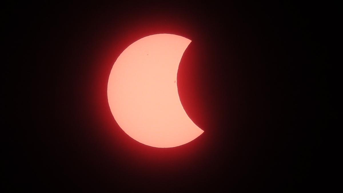 Vista parcial del eclipse solar en una imagen de archivo.