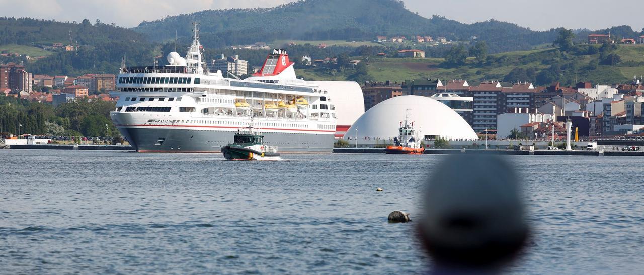 El &quot;Braemar&quot;, en el muelle de San Agustín, en una imagen de archivo.