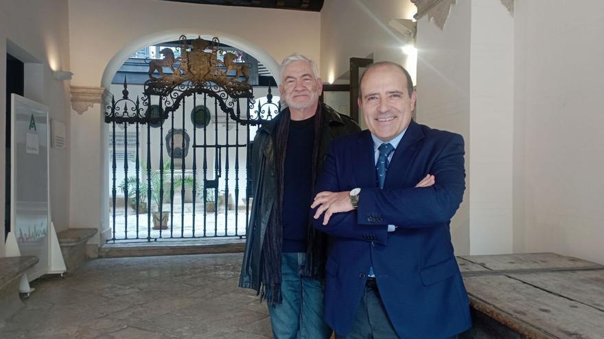 En primer plano Roberto García Alfonso, cónsul honorario de Málaga en Chipre, y el profesor jubilado de Griego Moderno de la UMA Vicente Fernández, en la Económica.