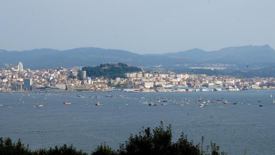 Una vista de la ría con los barcos de Moaña, Cangas y Vigo.   | //  G.NÚÑEZ