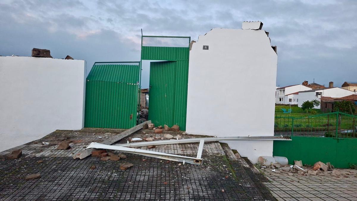 Estado de edificios en Cedillo tras la borrasca.
