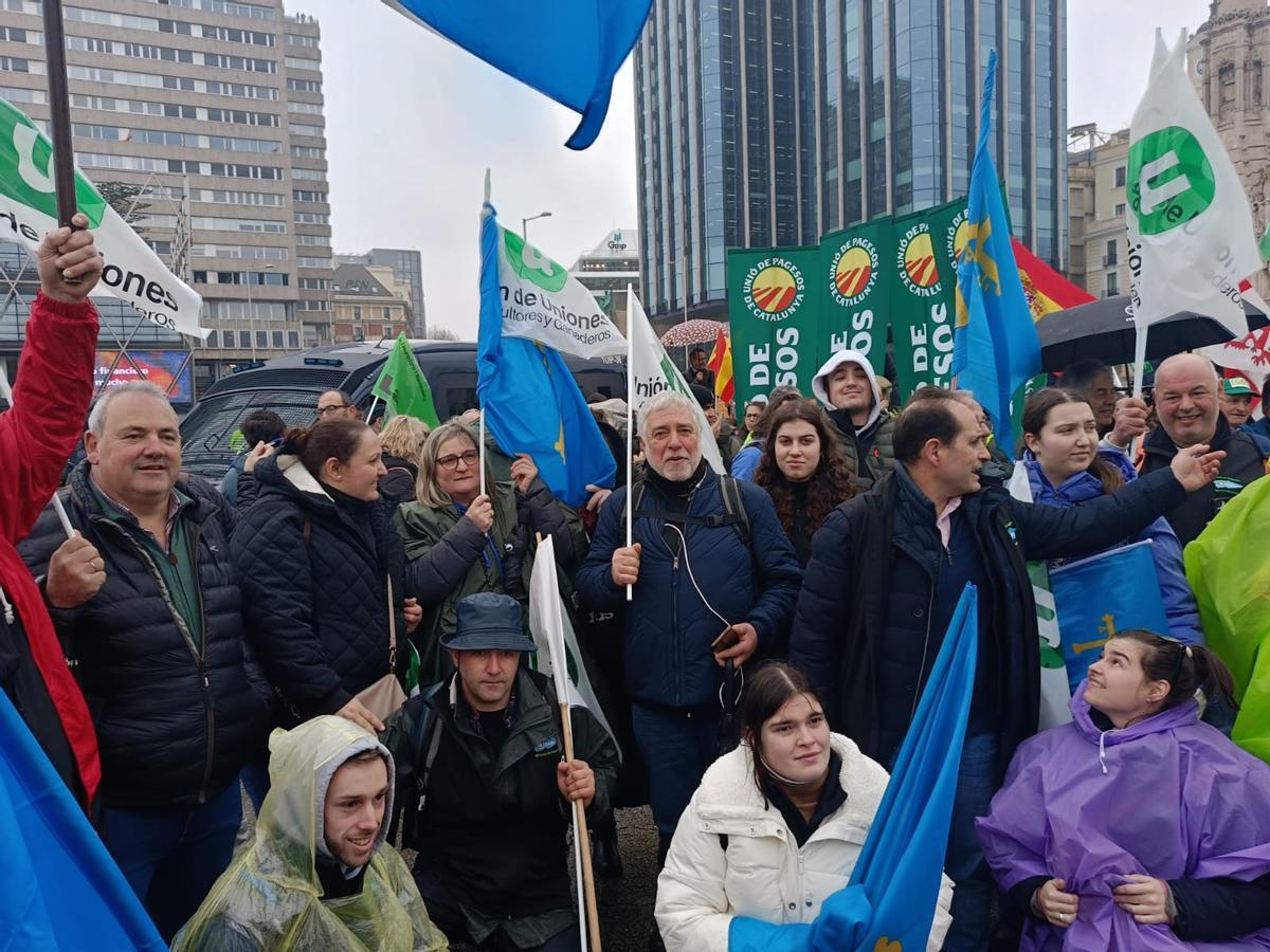 EN IMÁGENES: Los ganaderos asturianos se manifiestan en Madrid contra la reducción de la PAC EN IMÁGENES: Los ganaderos asturianos se manifiestan en Madrid contra la reducción de la PAC