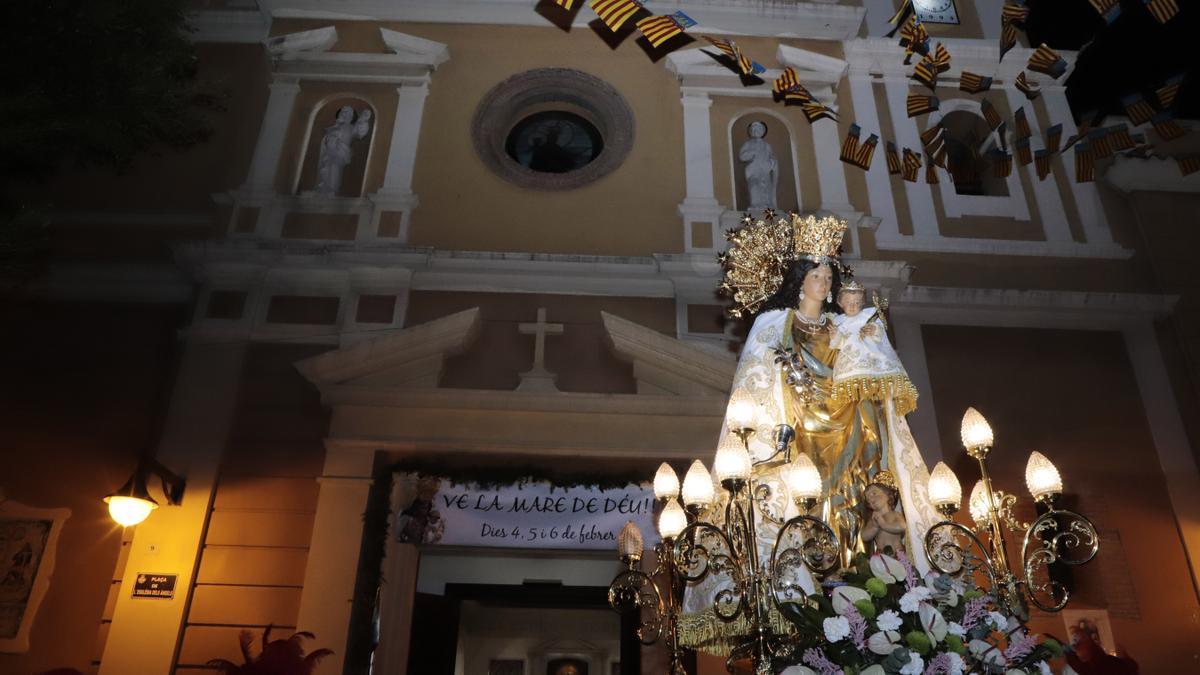 La Virgen visita el Cabanyal por el centenario de los Longinos