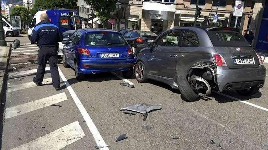 Un conductor que dio positivo en alcohol choca contra dos coches y una ...