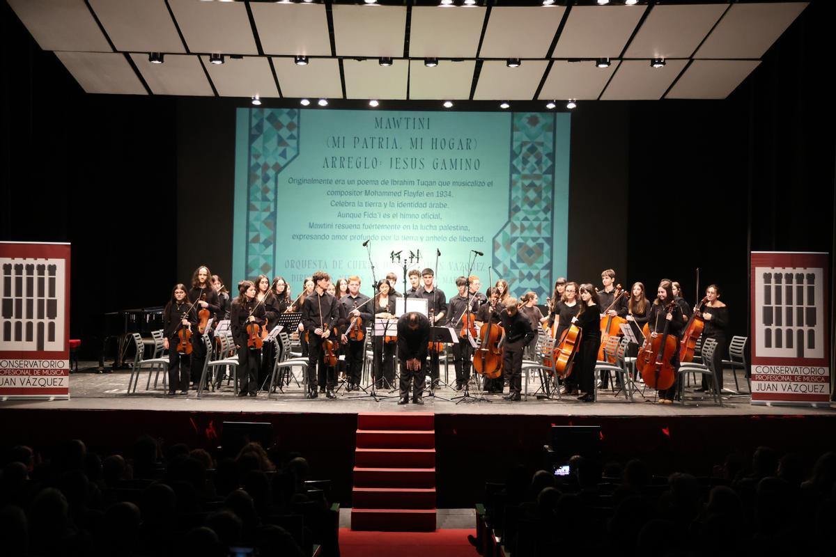 Los alumnos Los alumnos del ‘Juan Vázquez’ actuan en un López de Ayala lleno