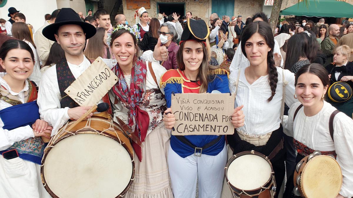 María y sus amigos festejando el fin de su etapa de soltera por Vigo