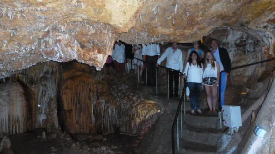 Gastronomía y visita a Ses Coves de Gènova