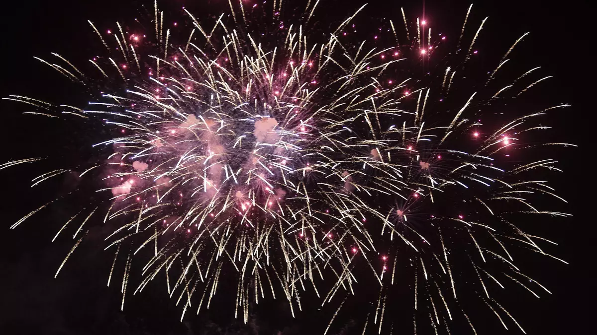 Pirotecnia Turis abre el concurso de fuegos artificiales de Alicante