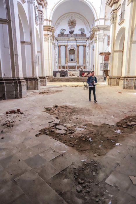 El Ayuntamiento abrió ayer las puertas de la iglesia de San Agustín que no se utiliza para el culto desde 1987 por su mal estado de conservación y aseguró que va a transformar el templo en un espacio