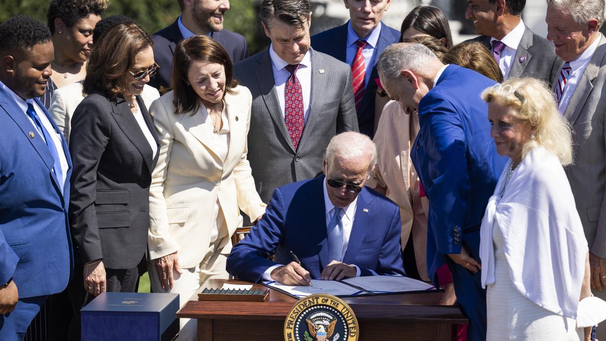 Biden signs the CHIPS and Science Act