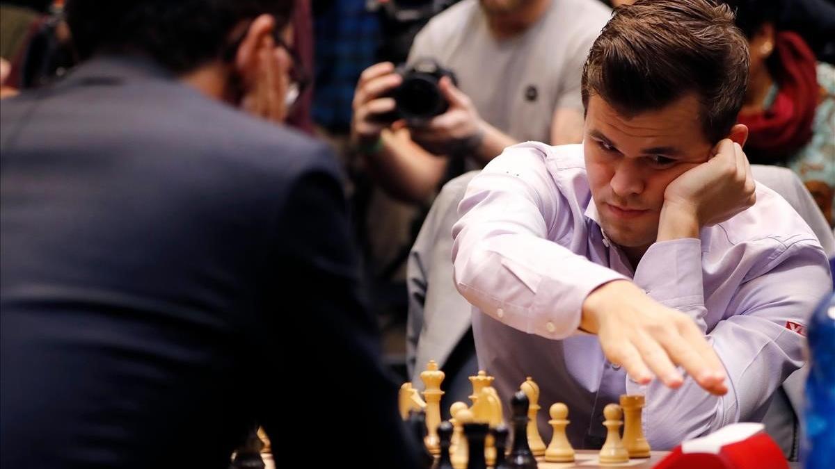 zentauroepp46058943 reigning world chess champion norway s magnus carlsen  r  hi181128192700