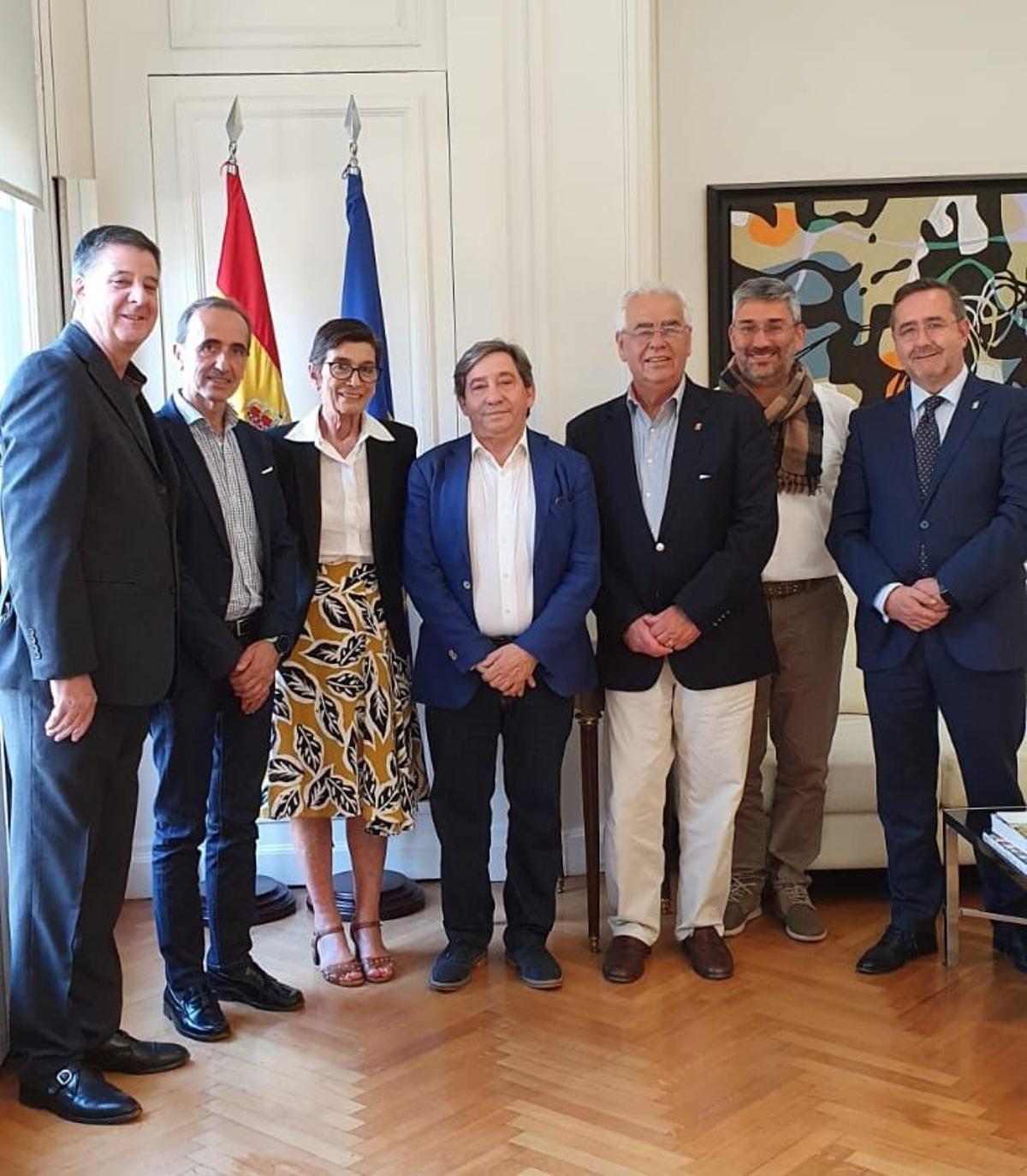 Zamora visita la embajada y cónsul general de Argentina para abordar el retorno de inmigrantes zamoranos.