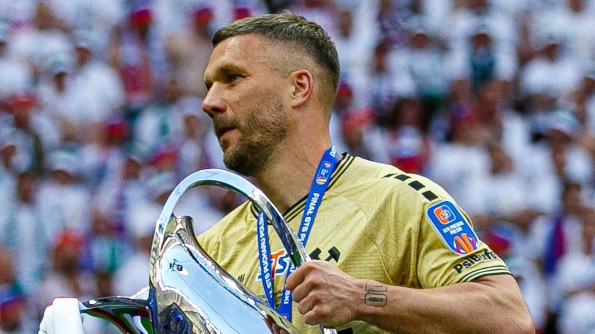Lukas Podolski celebrando la Copa de Polonia con el Górnik Zarbrze