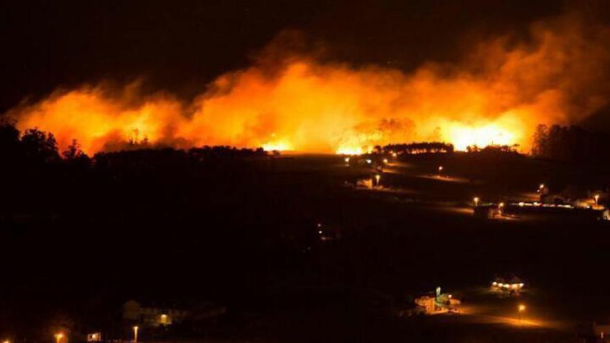 Los franquinos, desesperados: &quot;Está todo cortado y el fuego avanza&quot;