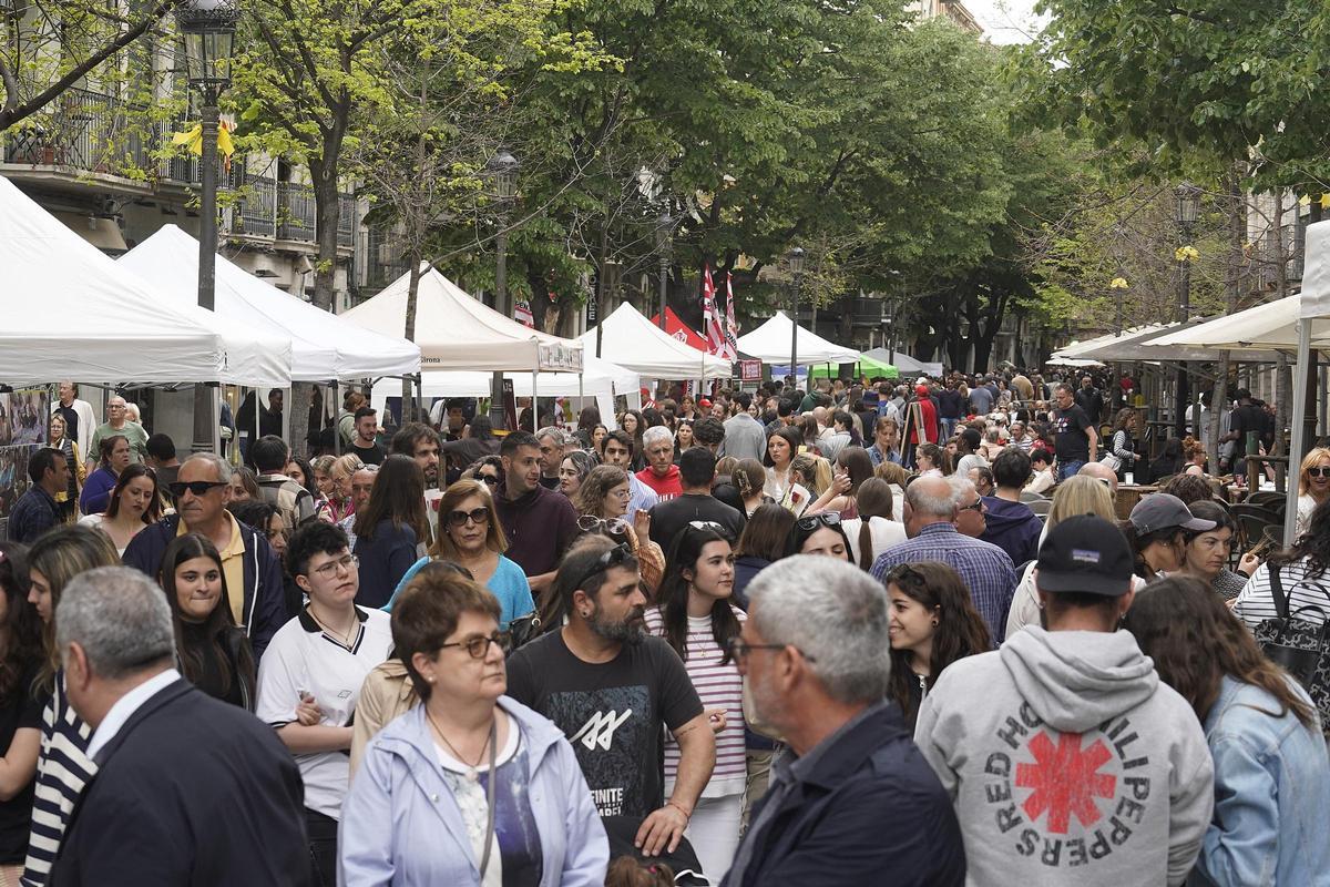 Imatge del Sant Jordi de l'any passat a Girona.